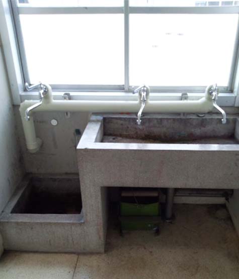 手洗い場 給水配管&br;保温施工